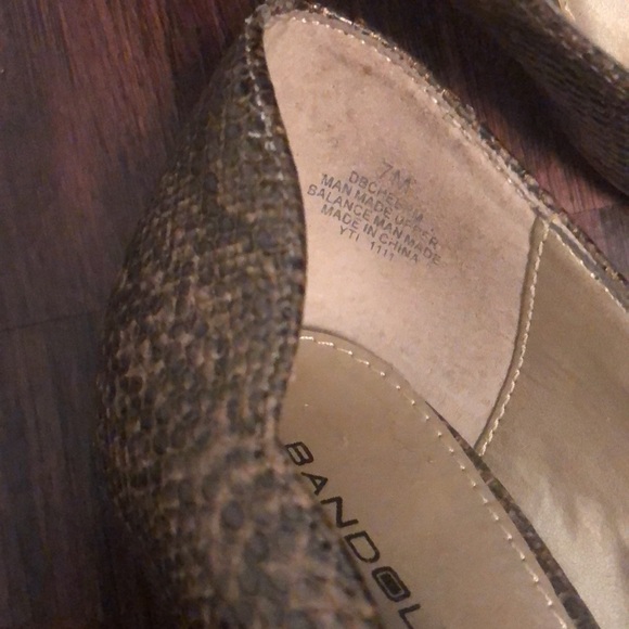 Women’s Bandolino Brown Faux Snakeskin Round Toe Pumps Size 7 - Picture 10 of 16
